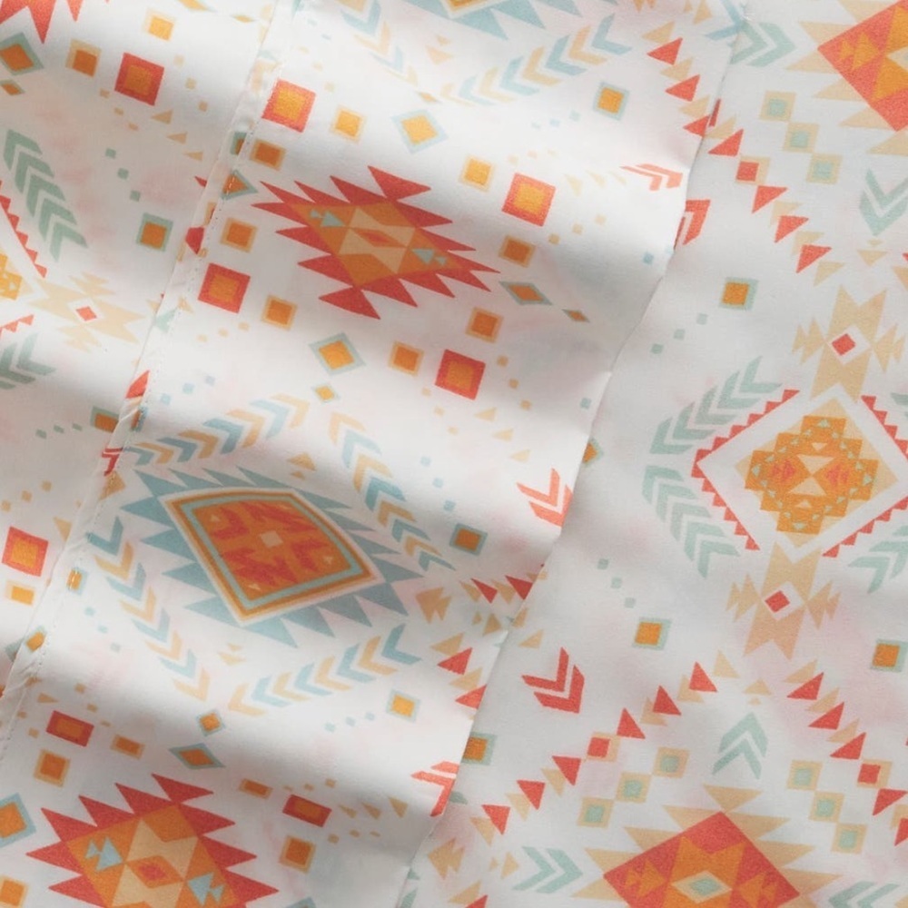 Geometric Patterned Queen Sheet set - Picture 3 of 7
